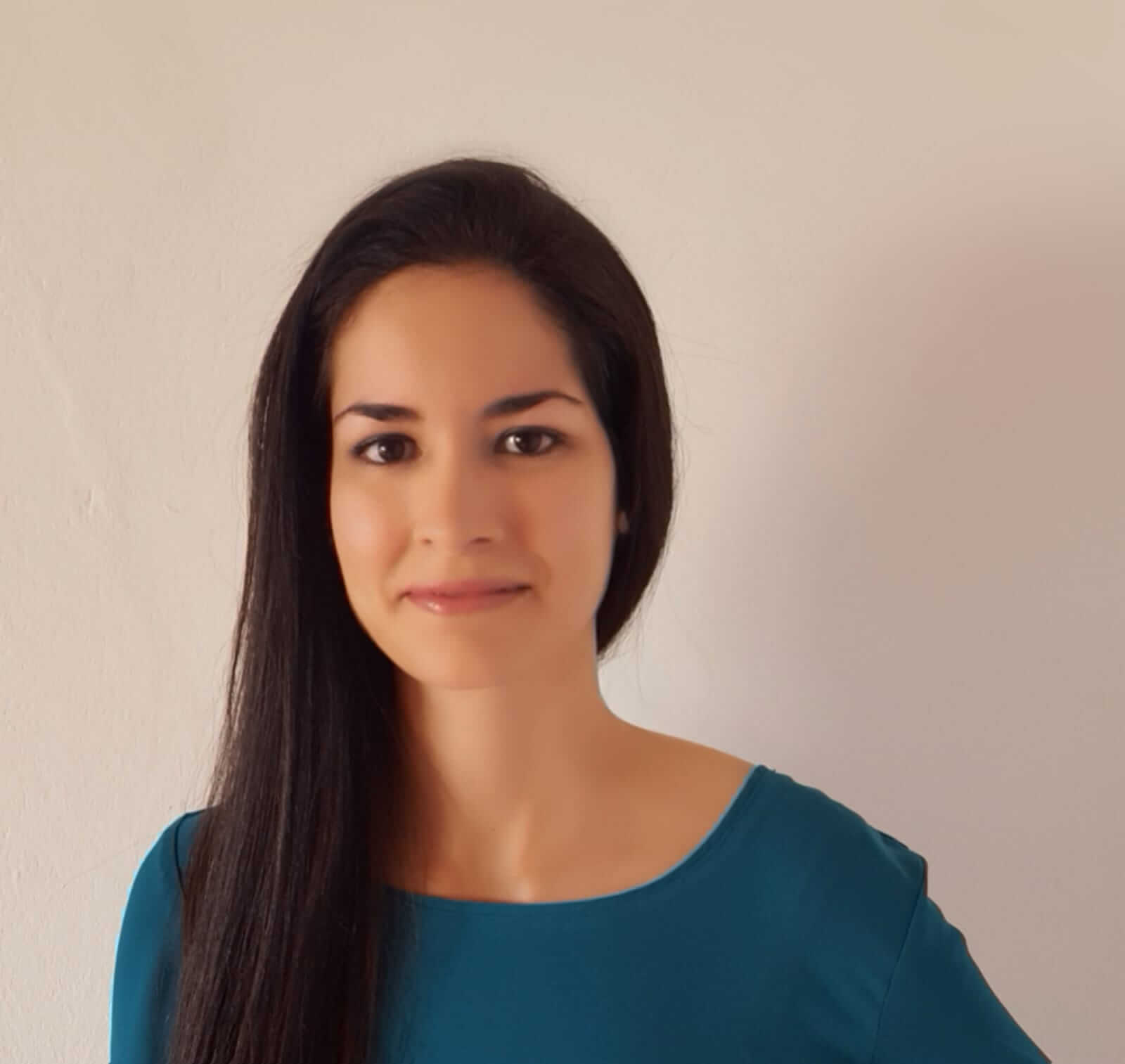  Dña. Evelyn Hernández Carmona